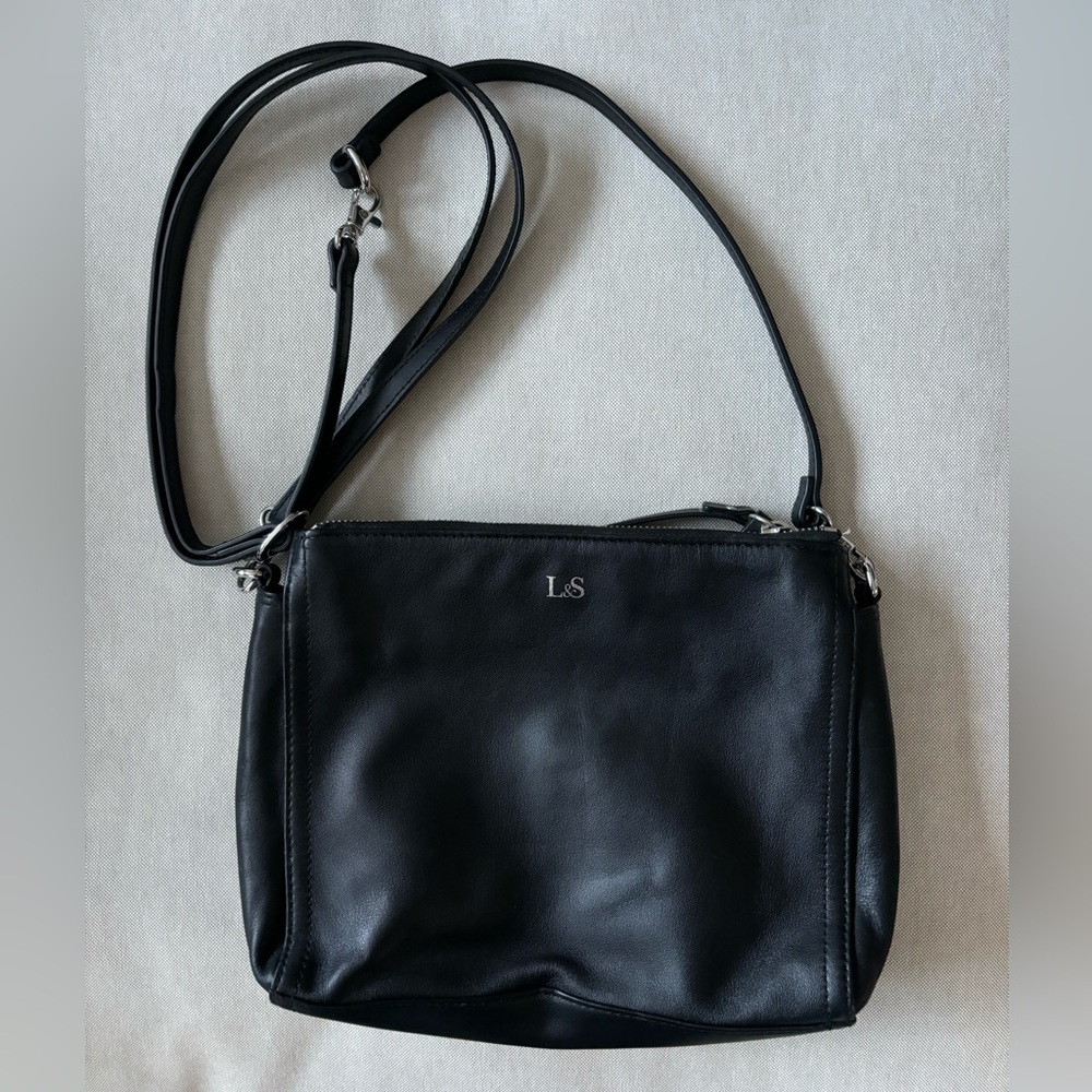Lo & Sons Pearl Crossbody Black Leather Bag